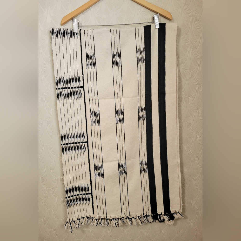 Jaipur Living Nagaland NGD04 Throw 42" x 72" Birch Moonless Night 100% Handcraft